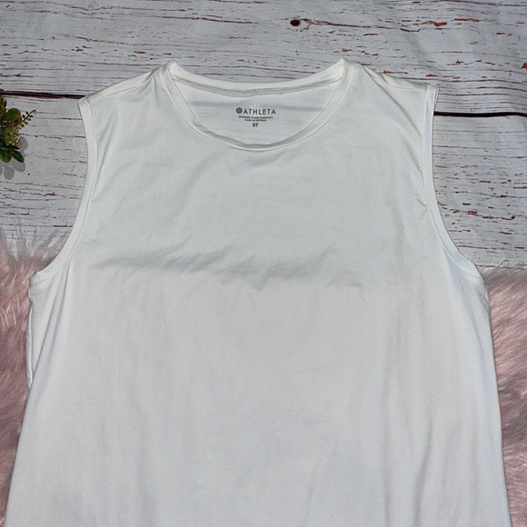 Elegant White Sleeveless Dress - Picture 5 of 9